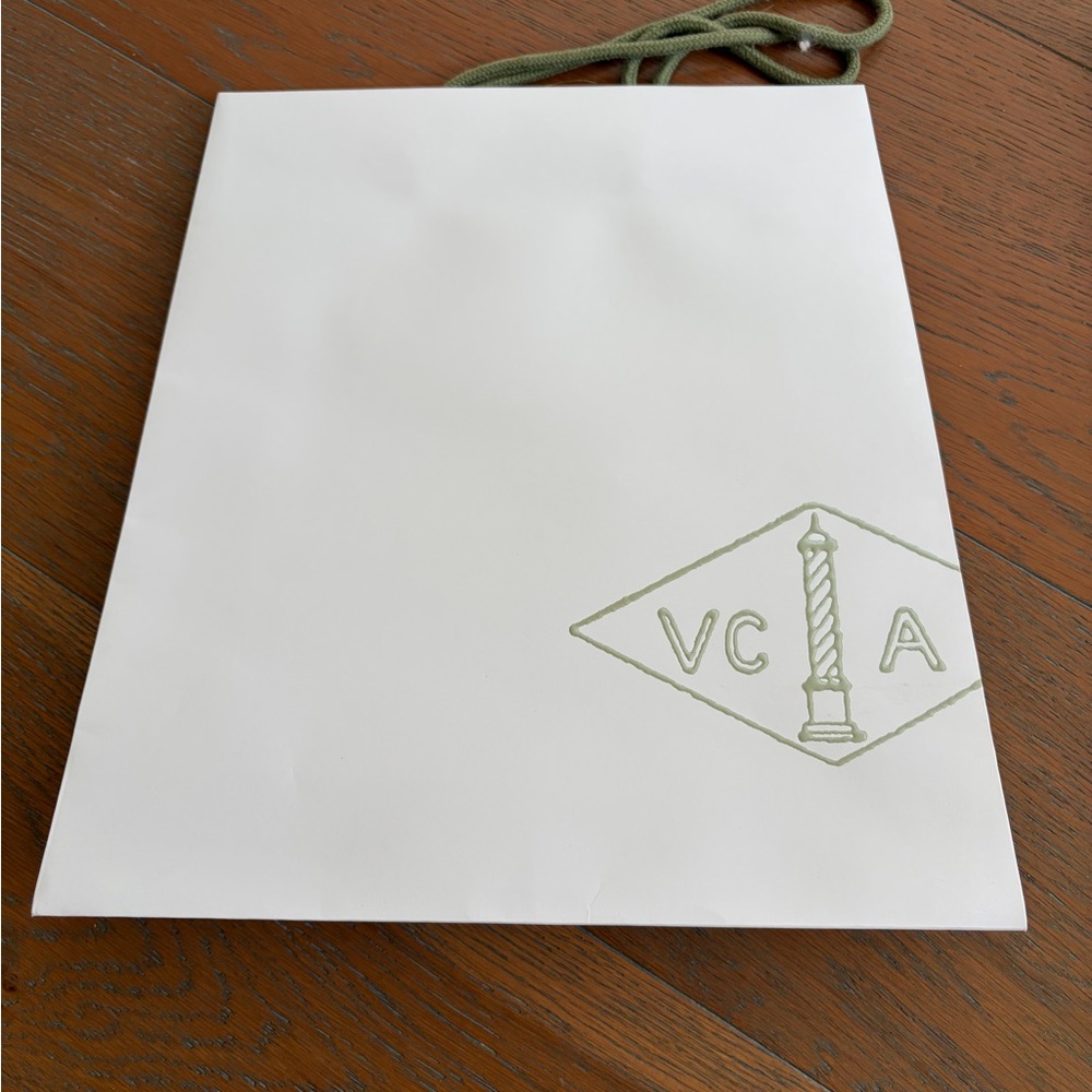 Van Cleef & Arlen’s gift bag
